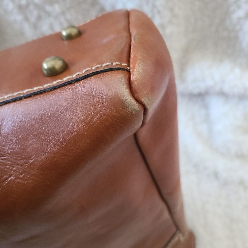 Patricia Nash Poppy‎ Tote in Burnished Tooled Gold - Picture 9 of 14